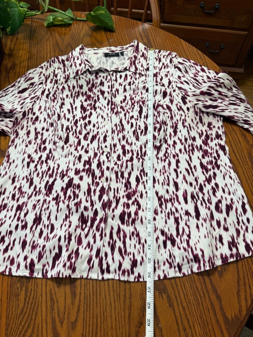 Apt. 9 Patterned White & Maroon Button Down Blouse Size 1X Plus - Picture 7 of 11